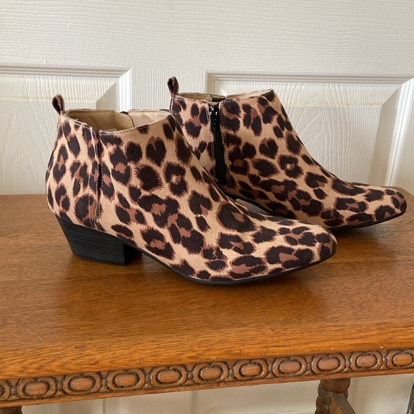 Old Navy Leopard Print Ankle Boots - Picture 2 of 7
